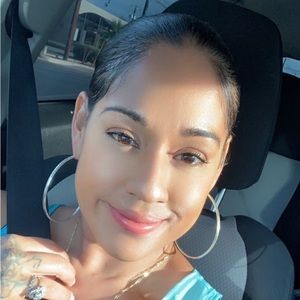 Meet your Posher, Yani